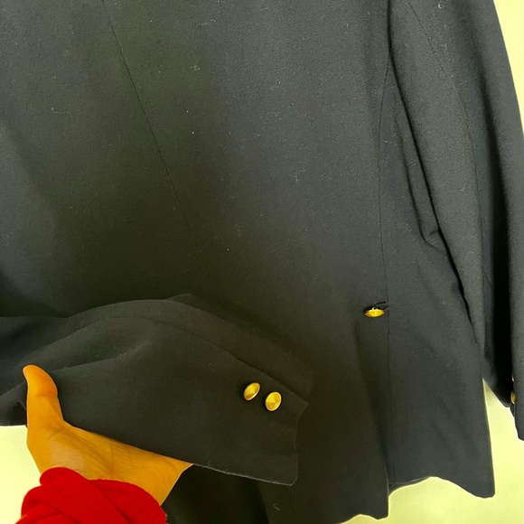 Stunning pure virgin wool navy blazer from Holt Renfrew! - Picture 6 of 10